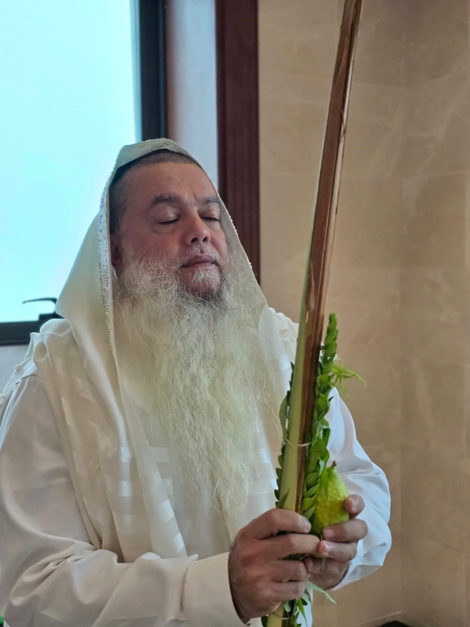 מורנו ורבנו הרב יגאל כהן שליט״א בברכת ארבעת המינים